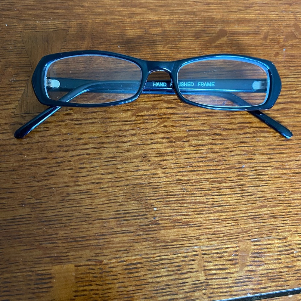 UO “Readers” in Black